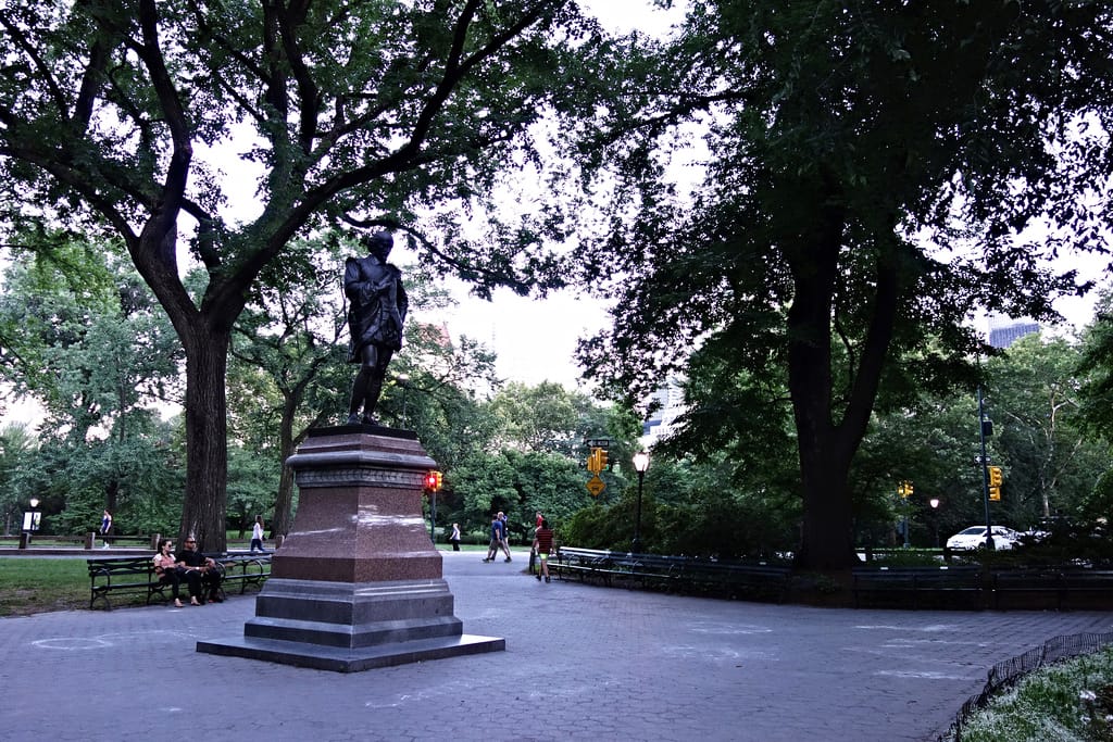 Statue of Shakespeare in Central Park