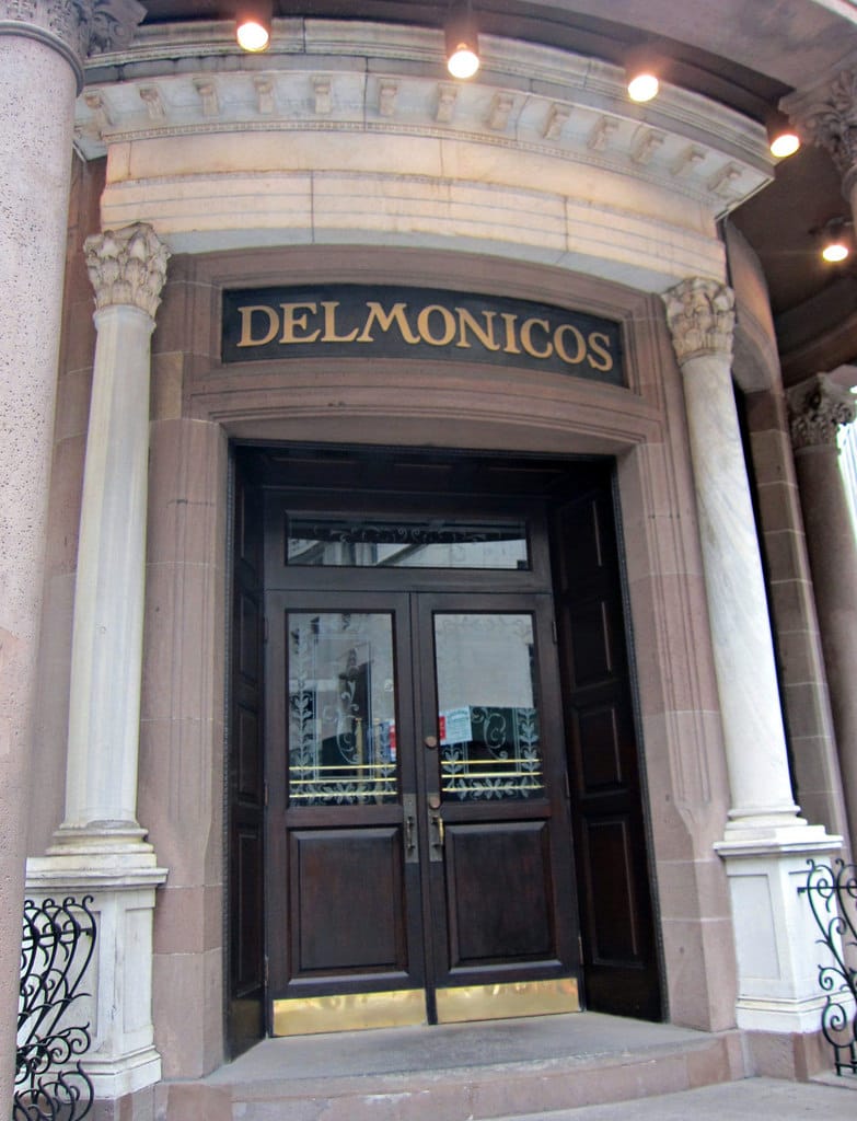 Pompeii columns at Delmonico's (photo by the author for Hyperallergic)