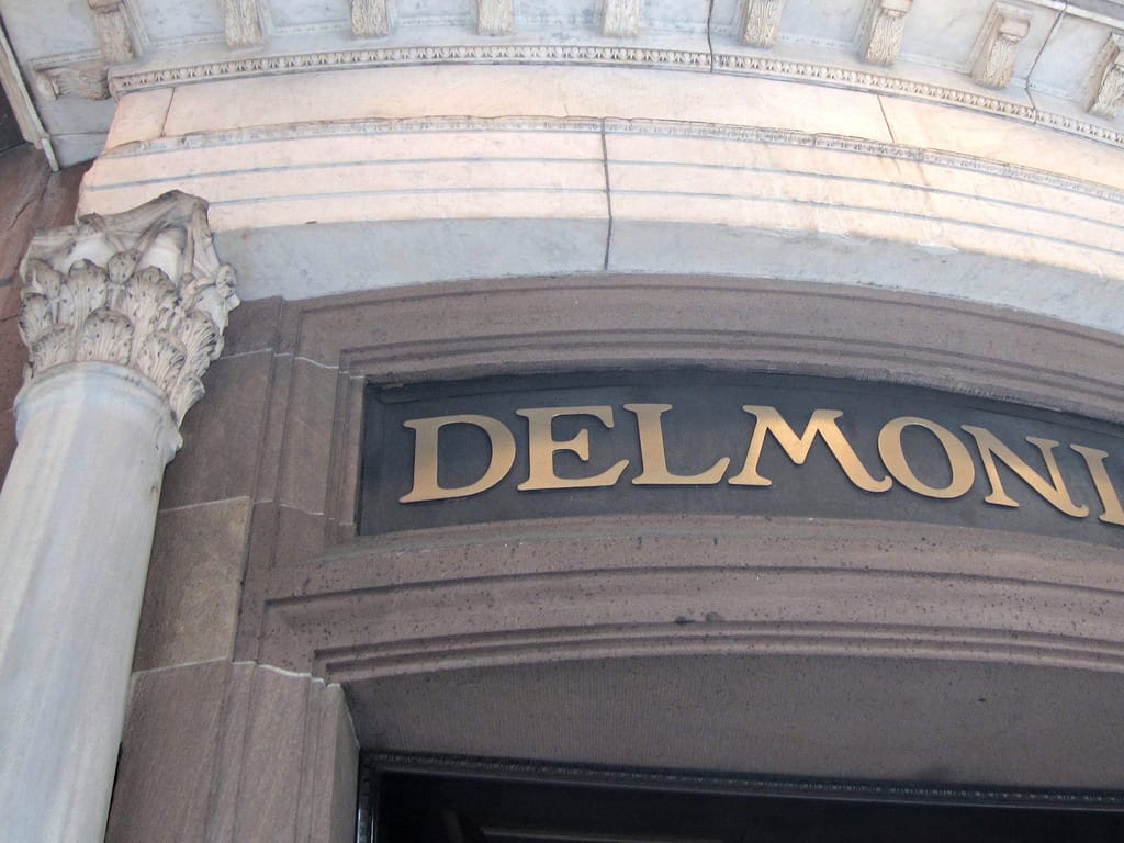 Pompeii columns at Delmonico's (photo by the author for Hyperallergic)