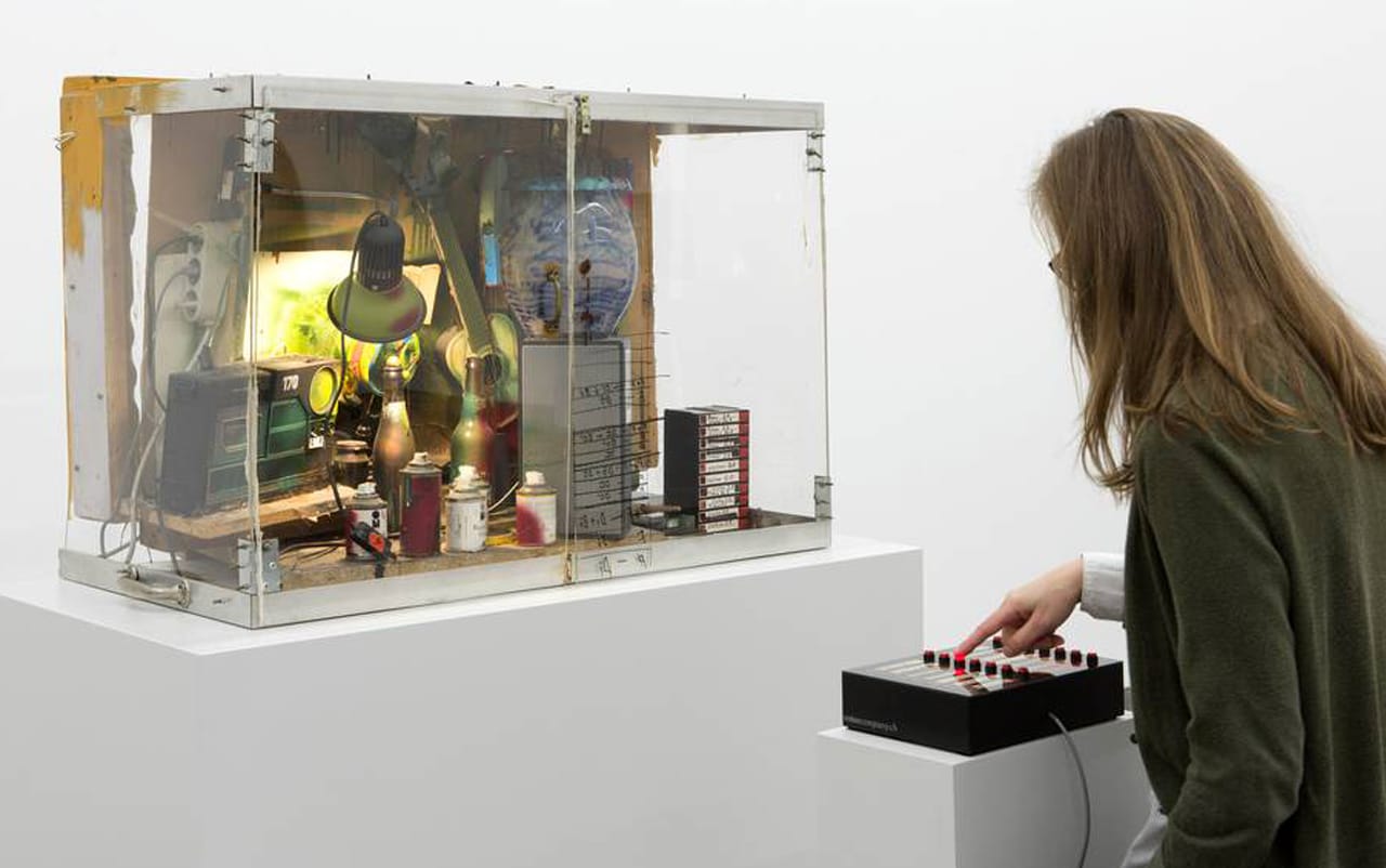 “Triptychon” (1979-1981) Privatsammlung Schweiz Ausstellungsansicht, Hamburger Bahnhof – Museum für Gegenwart Berlin © Dieter Roth Estate Courtesy Hauser & Wirth, Foto: Staatliche Museen zu Berlin / Thomas Bruns