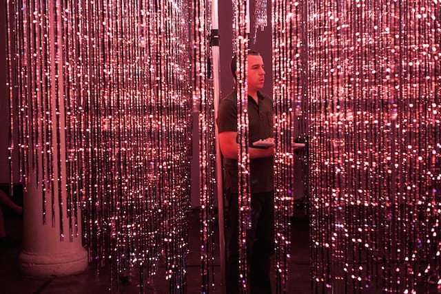 Documentation of Seth Cluett's performance at Ilya Fridman Gallery. Photo credit: Naroa Lizar/Fridman Gallery