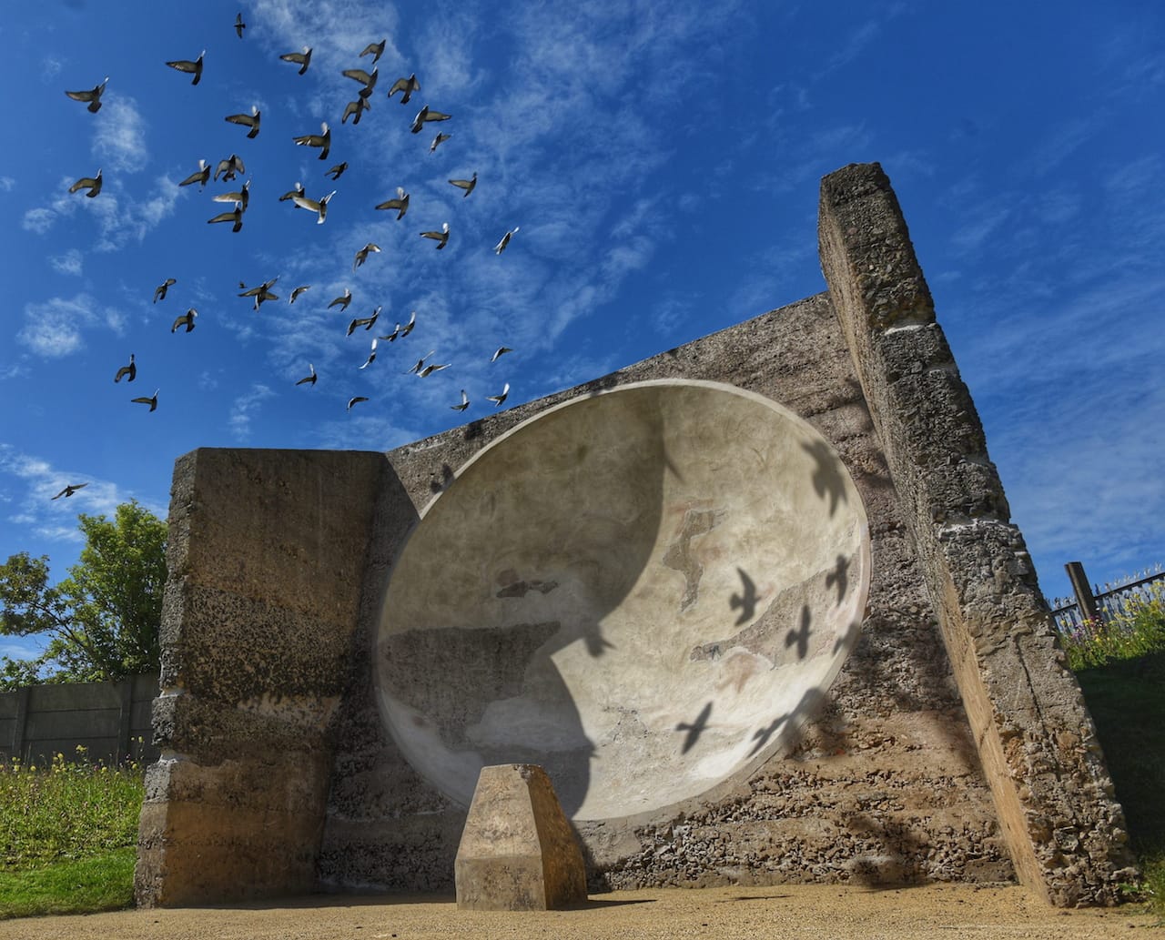 The restored Fulwell Acoustic Mirror (© North News and Pictures)
