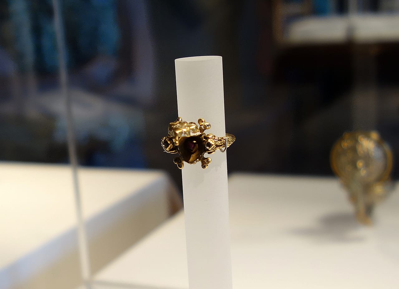 Skull memento mori locket ring (British, 17th century), gold, enamel, diamond, ruby