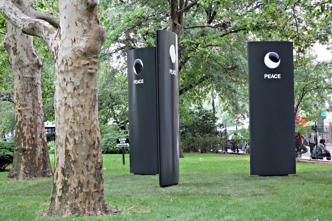 Timur Si-Qin, "Monument to Exaptation" (2015), aluminum, vinyl