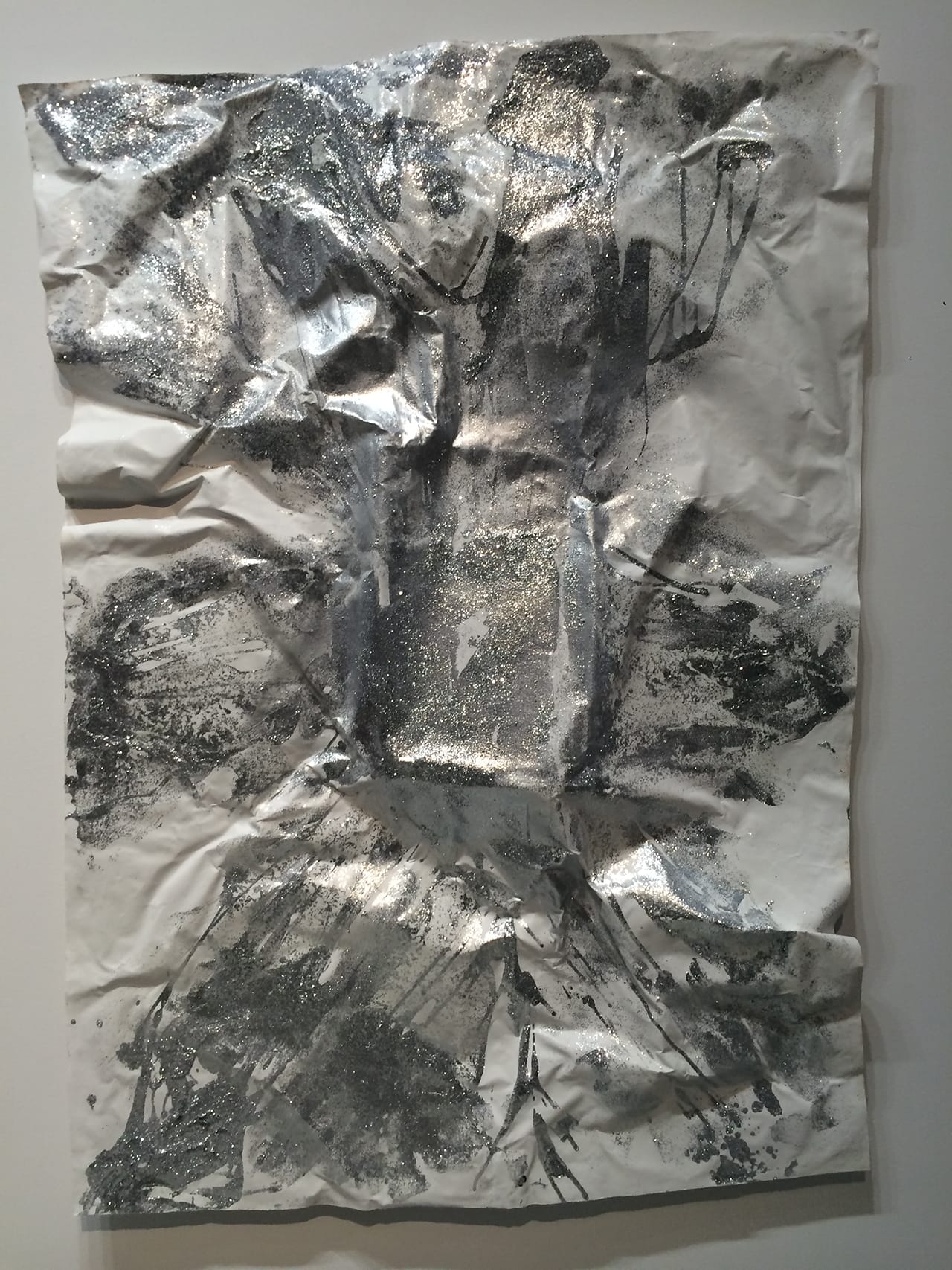 Kim Gordon, “Ladies of the Paradise #1” (2015), spray paint, glitter, medium on canvas, aqua-resin and fiberglass, 70 x 51 x 6 in (photo by Alex Shaw)