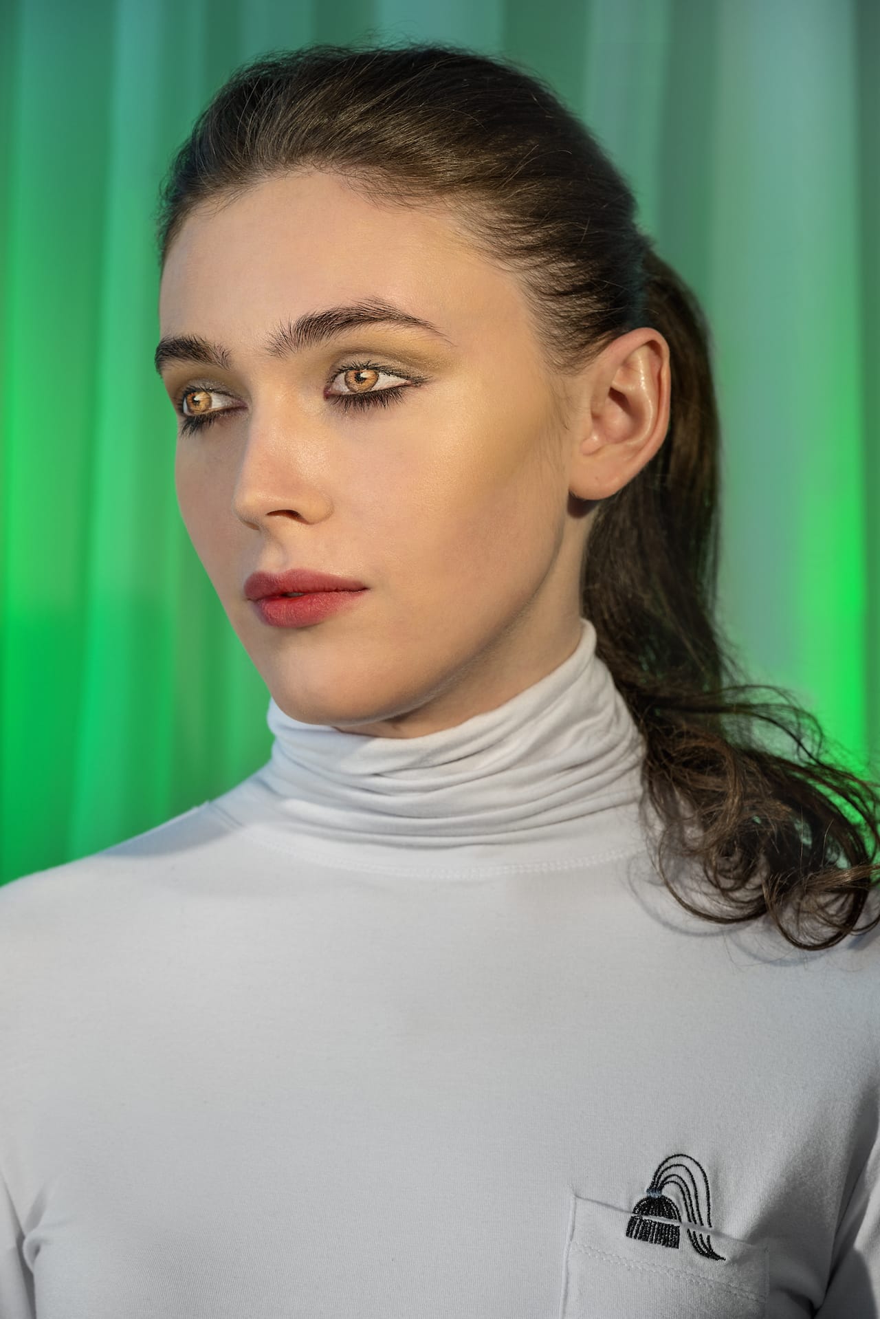 Laurie Simmons, "How We See/Edie (Green)" (2015), pigment print, 70 x 48 inches (© Laurie Simmons, courtesy the artist and Salon 94)