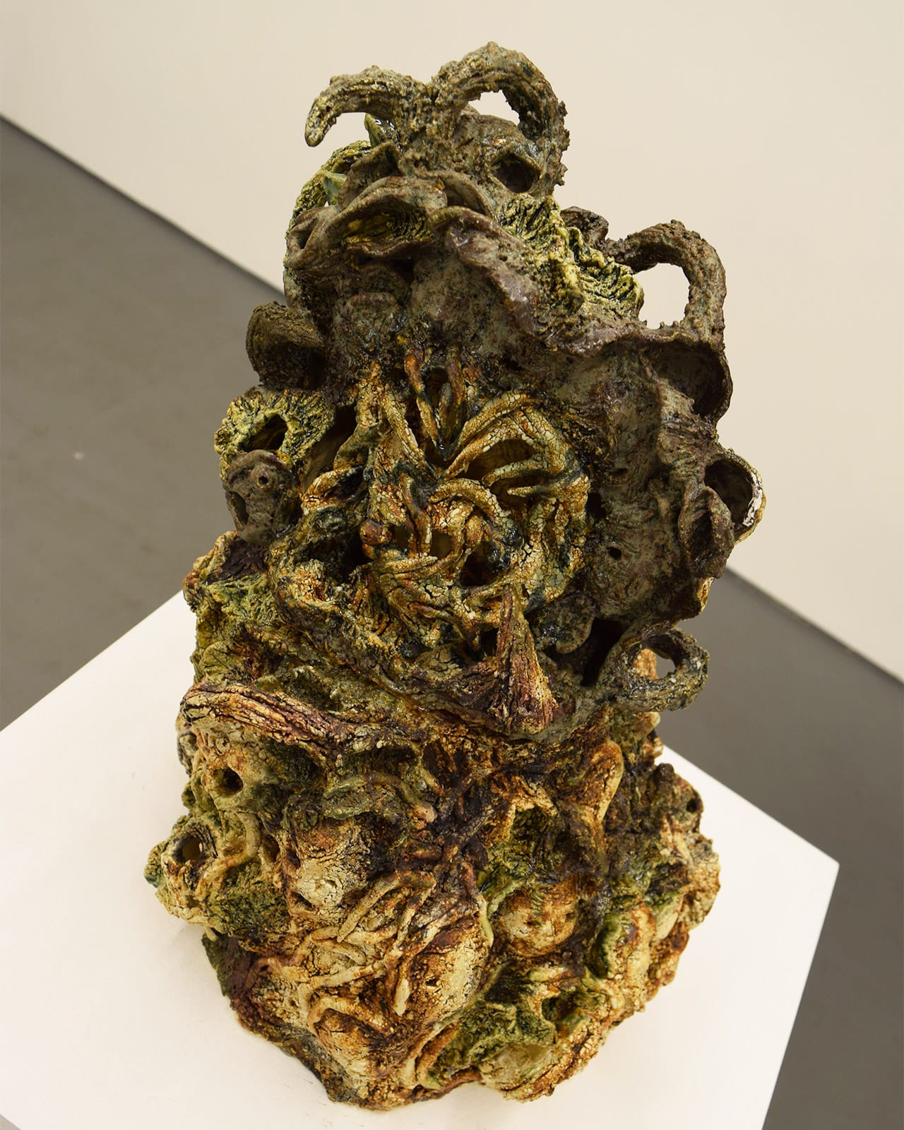 Heidi Lau, "Lithos Sarkophagus" (2015), glazed ceramics