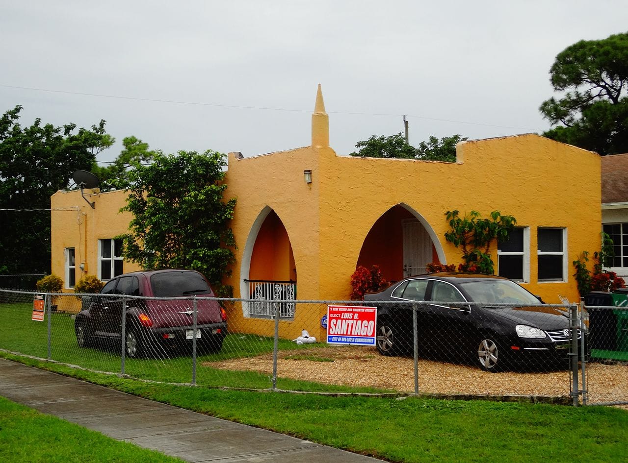 Opa-locka's Crouse House (photo by Katostrophy, via Wikimedia)