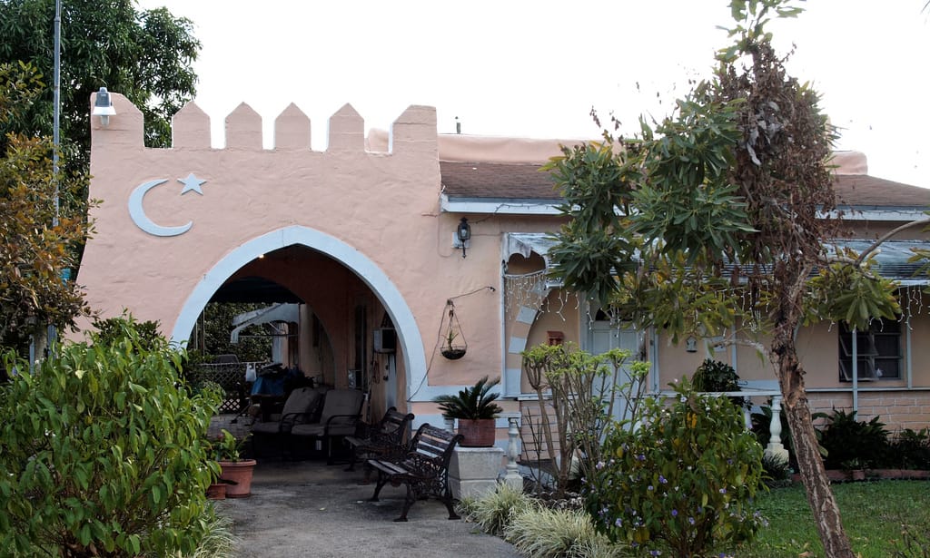 Opa-locka home (photo by Sandra Cohen-Rose and Colin Rose, via Flickr)