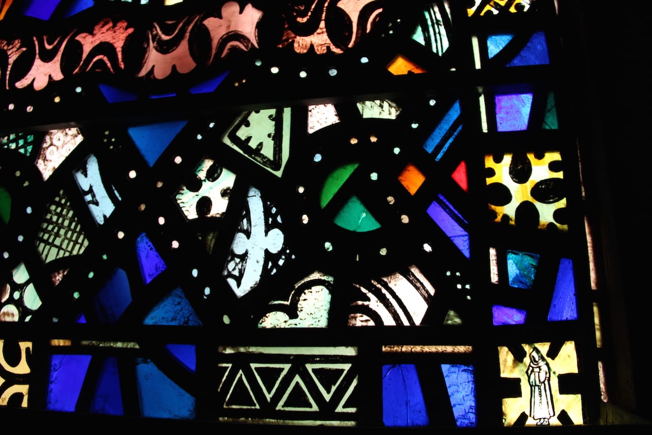 A window at St. Thomas Church that features the Whitefriar logo