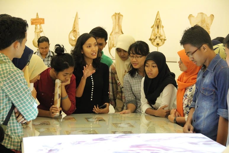 Curatorial assistant Alifa Putri giving a tour to students during the public exhibition program at Salihara (photo: Etienne Turpin). The program is available online at: 125660specimens.org/Program