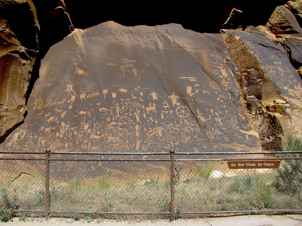 Newspaper Rock State Historical Monument, Utah (image courtesy Jphilipg/Flickr)