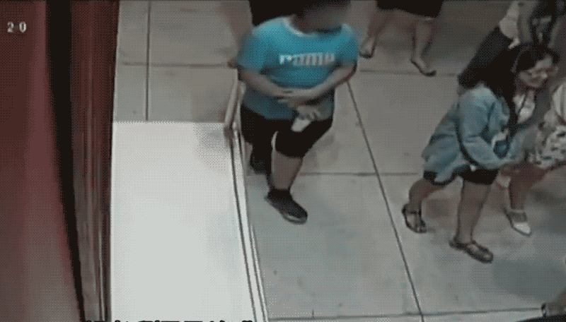 (gif Hrag Vartanian/Hyperallergic via Central News Agency/Youtube)