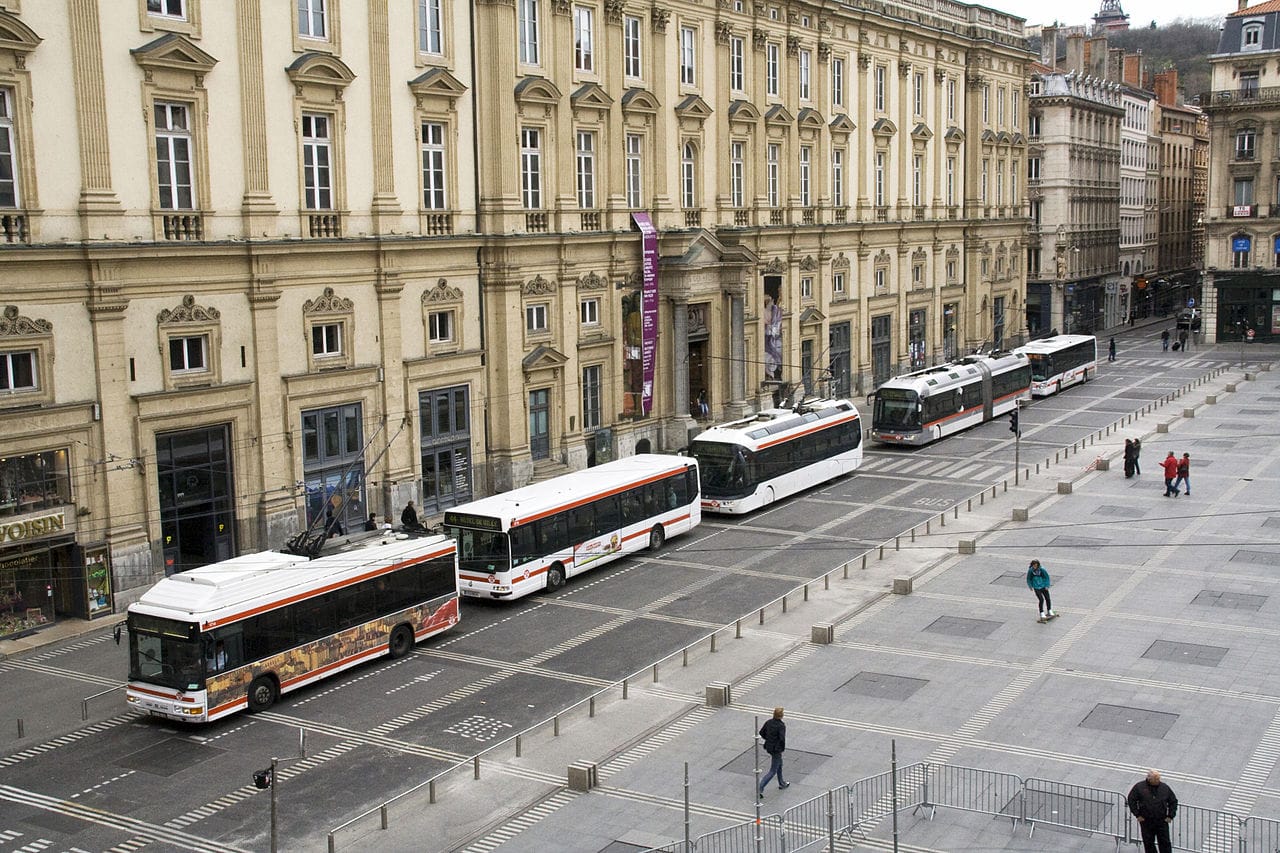 The Place des Terreaux in Lyon, with Daniel Buren's distinctive stripes and inactive fountains (photo via Wikimedia Commons)
