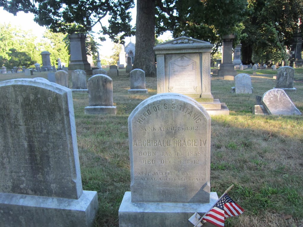 Tombstone of Archibald Grace in Woodlawn Cemetery (photo by the author for Hyperallergic)
