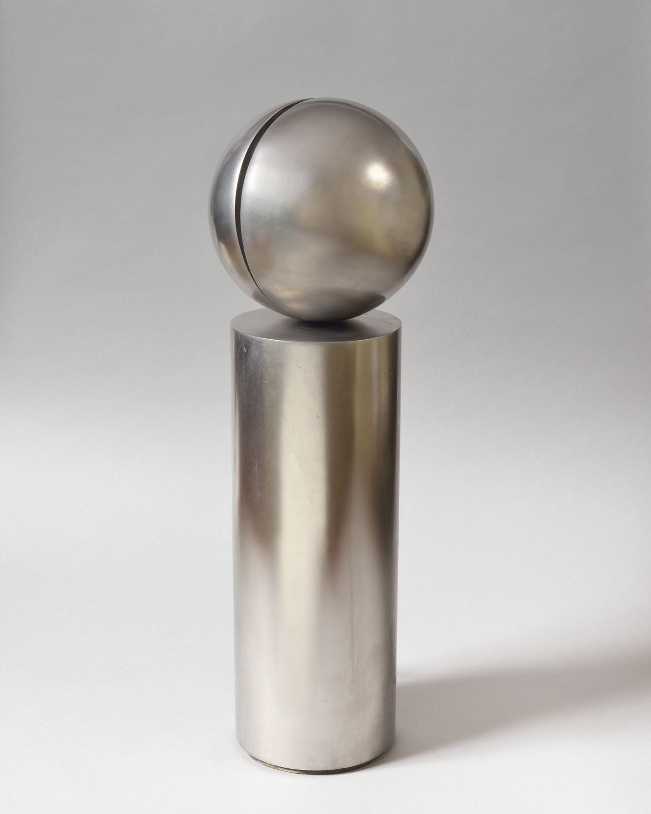 _Sphère avec deux plans sur un cube_ (1975)