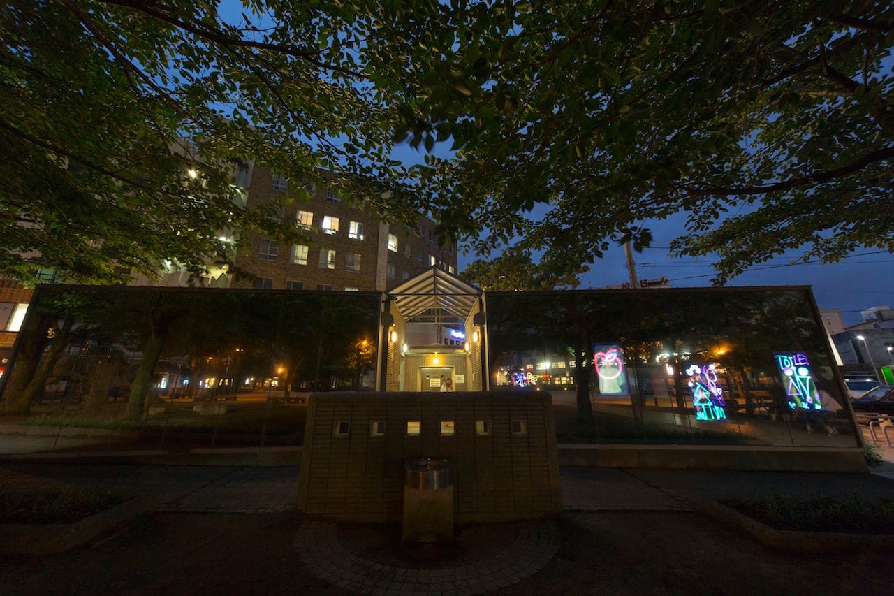 Tochka, "Toilet Graffiti" (2013)