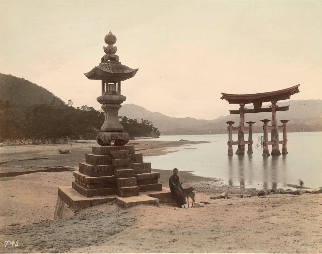 Y. Isawa : Hiroshima , Miyajima. Itsukushima Shrine September 1896 or earlier. Albumin paper, colored , 20,5 x 26,2 cm/ 31.6 x 38.9 cm. © National Museums in Berlin, art library.