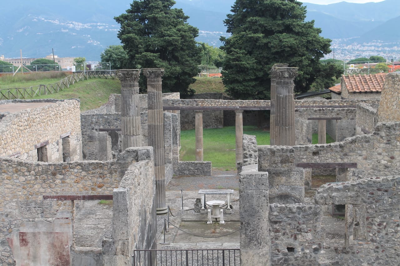 Ruins at Pompeii (Image via Wikimedia) 