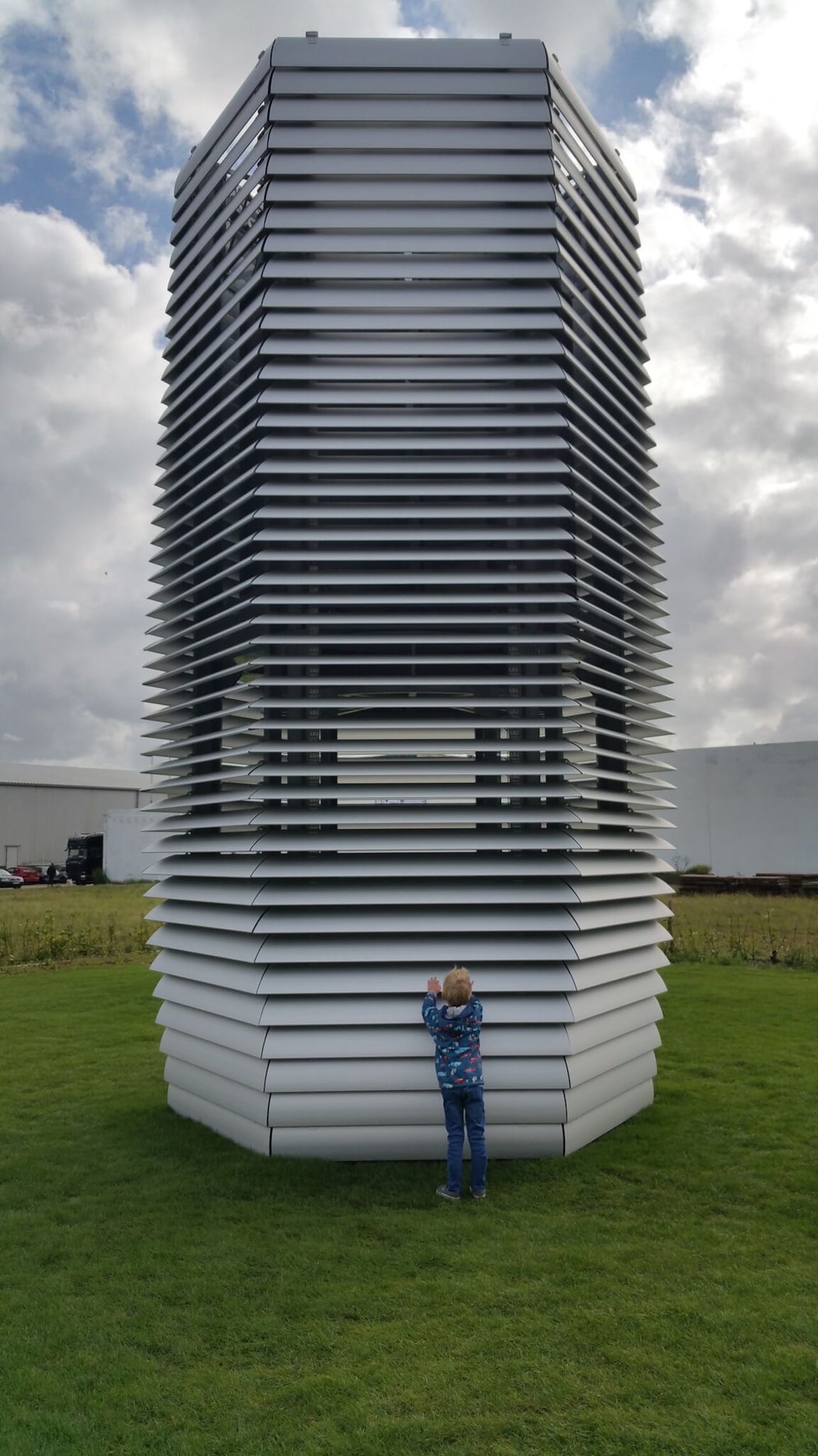 Daan Roosegaarde, the Smog Free Project (2015) (click to enlarge)