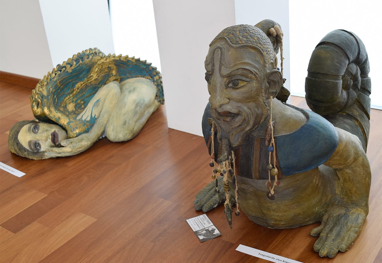 Sculptures by Stössel Nánda in the rooftop gallery of the Hungarian pavilion