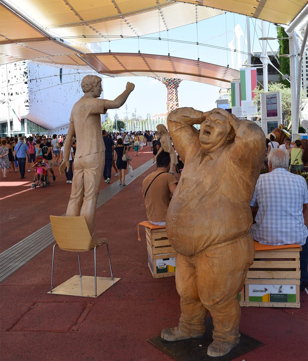 Wooden sculptures in the Italian portion of Expo Milano
