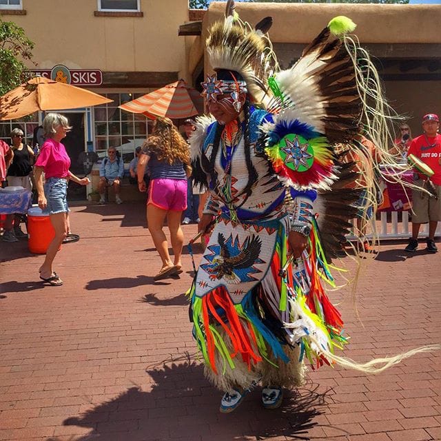 World Champion Fancy Dancer Larry Yazzie at Indian Market 2015 (photo via @lafondasantafe/Instagram)