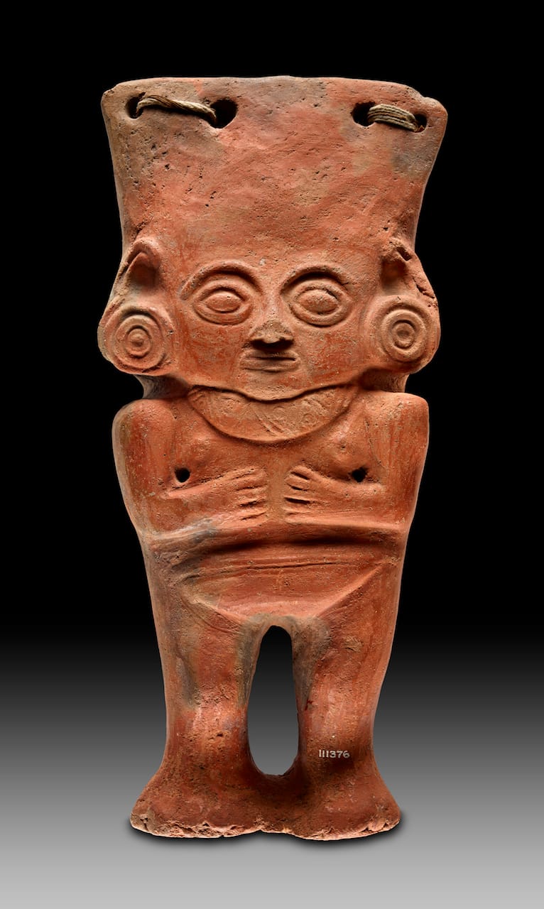 Cuchimilco (guardian figurine) buried with the mummified remains of a Chancay person in Peru (© 2015 The Field Museum, photo by John Weinstein)