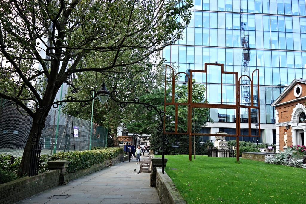Kris Martin, "Altar," installed at St. Botolph-without-Bishopsgate Gardens