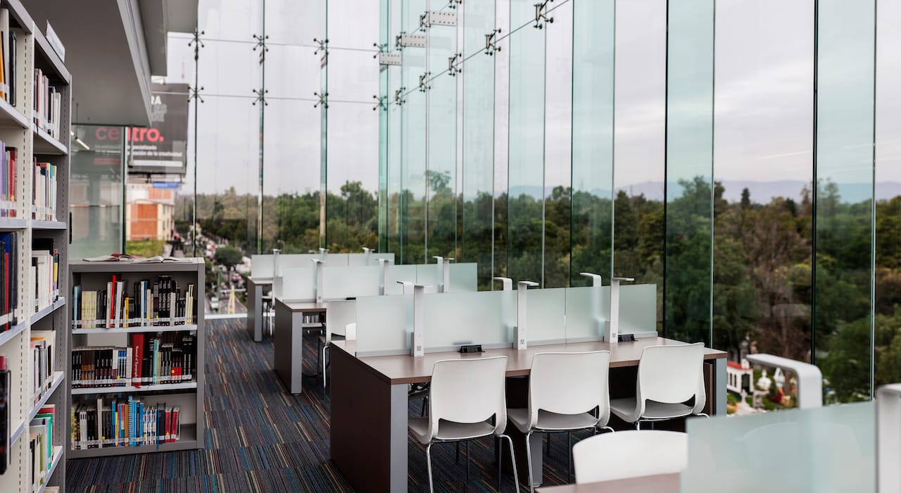 Inside CENTRO's library (photo by Mara Sánchez-­‐Renero, courtesy of CENTRO and Diarq Diseño y Arquitectura)