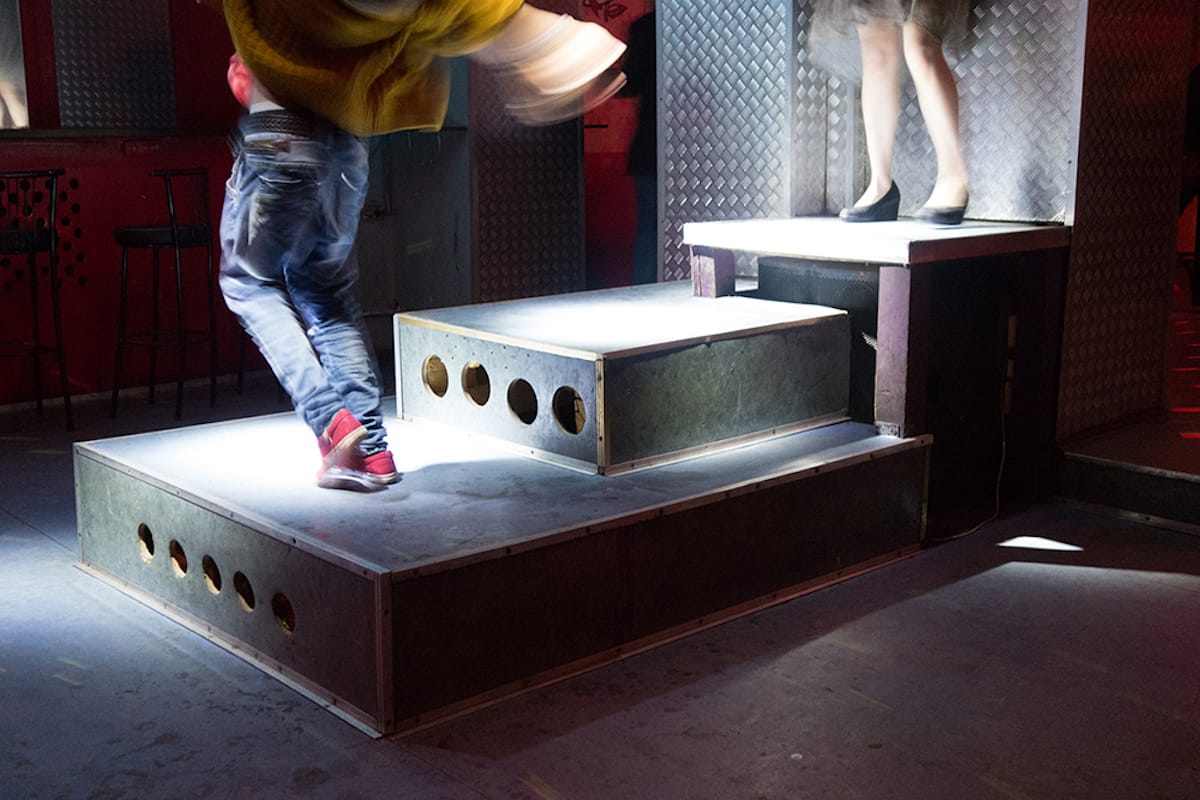 Wolfgang Tillmans, "The Blue Oyster Bar, Saint Petersburg" (2014)