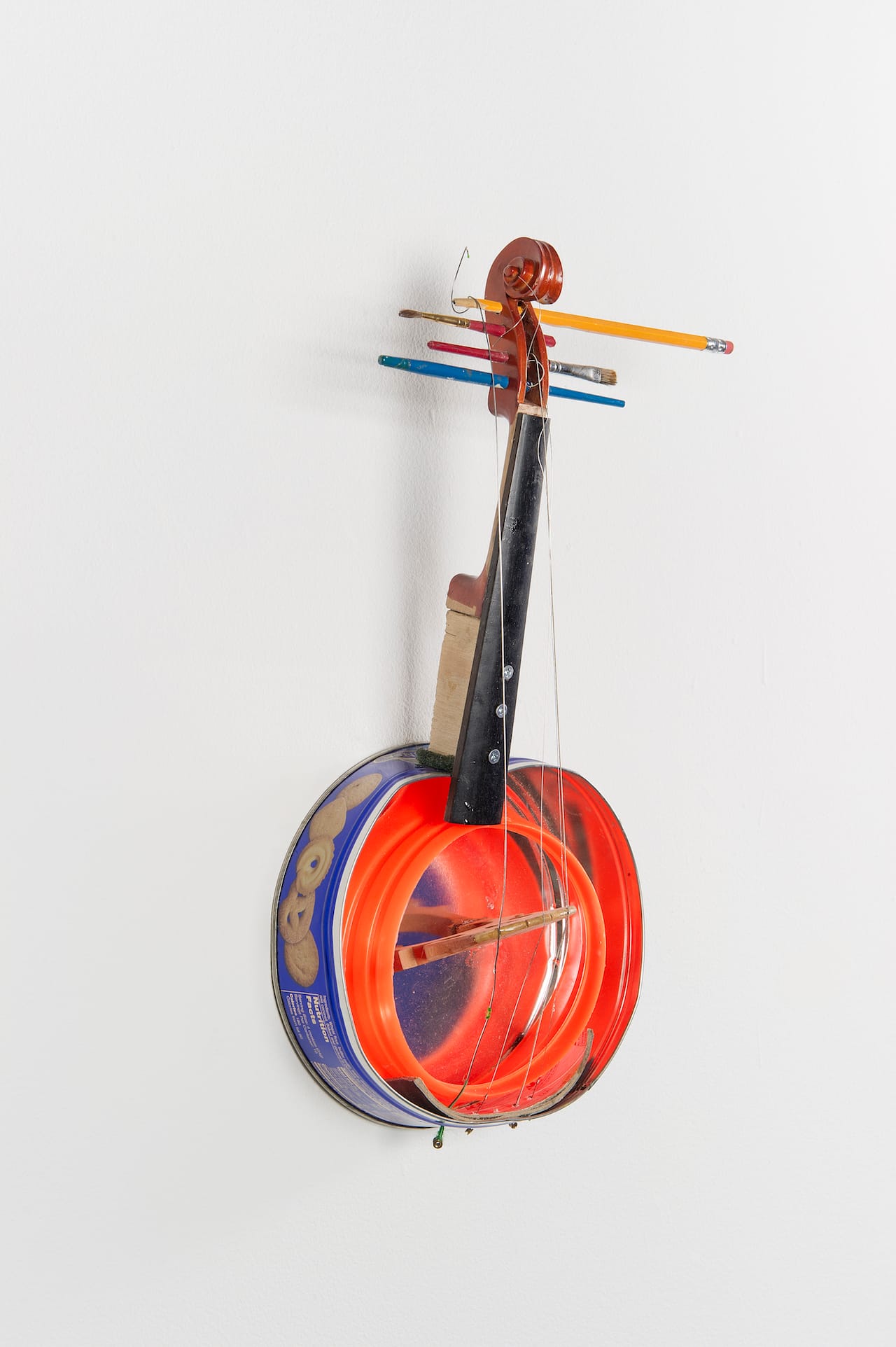 Ettun, "Cookie Violin (2015), mixed media