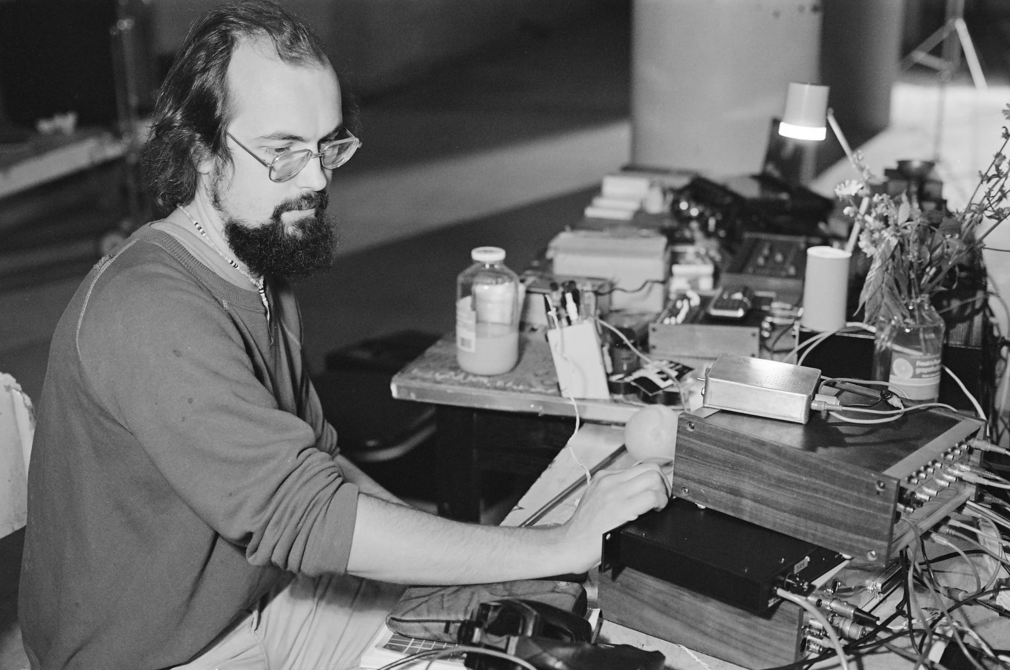 Bill Viola testing gating system for The Talking Drum, 1982, Photo Kira Perov