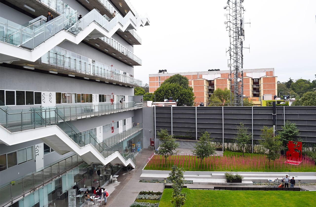Green spaces and one of the three buildings that make up CENTRO's new campus, designed by Enrique Norten (all photos by the author for Hyperallergic unless indicated otherwise)