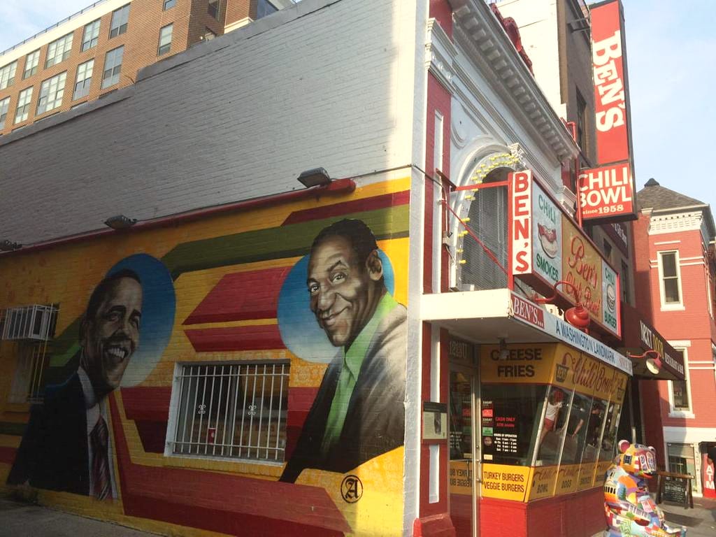 The Bill Cosby mural on the side of Ben's Chili Bowl, painted in 2012 by Aniekan Udofia (photo by the author for Hyperallergic) (click to enlarge)