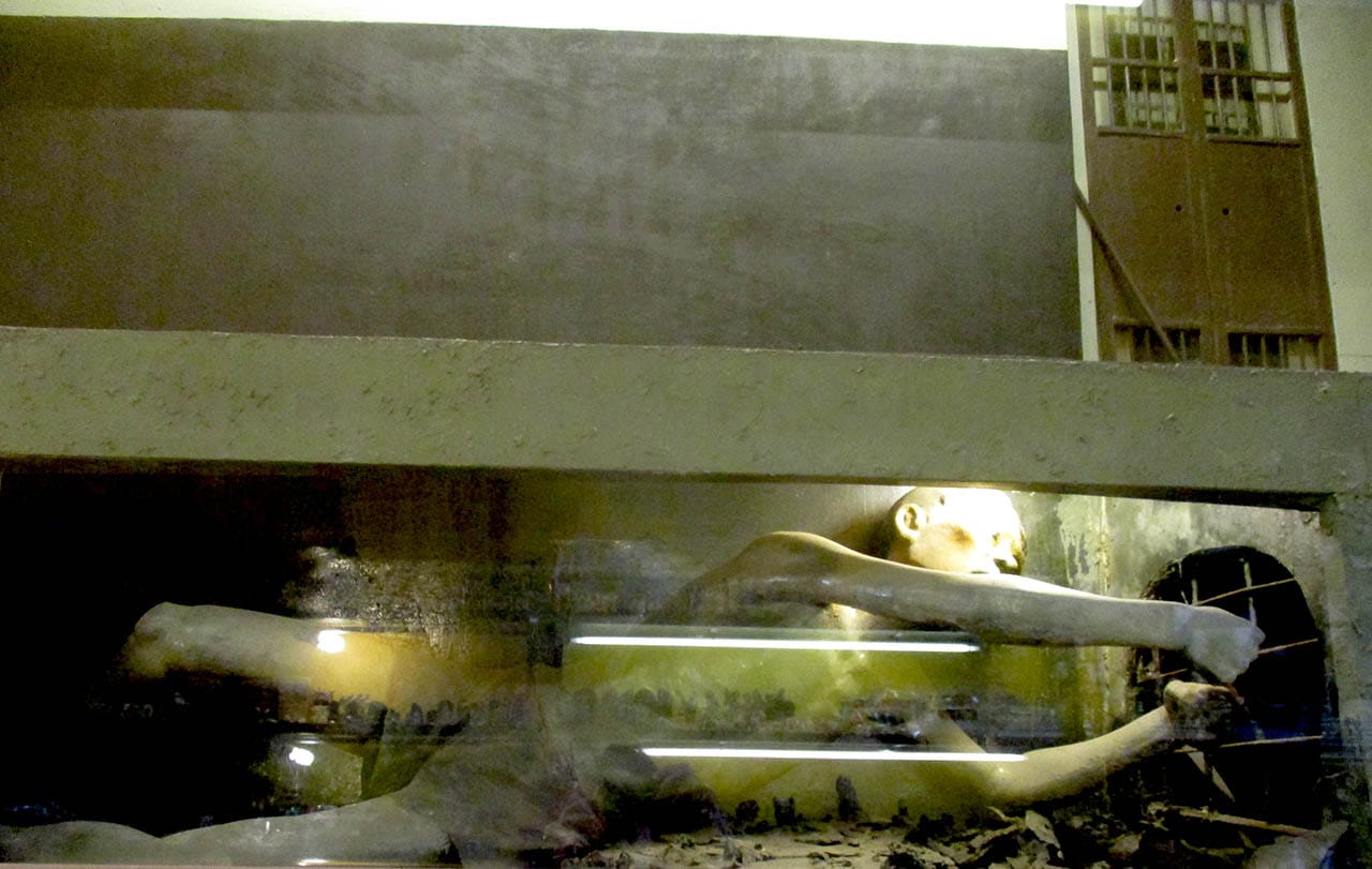 Maquette of man digging through the prison sewer to freedom