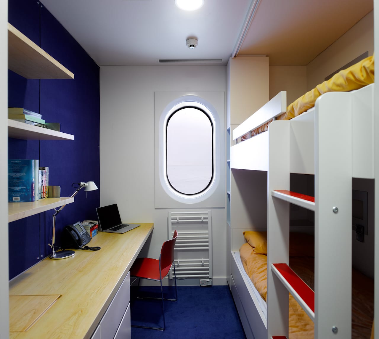 Bedroom interior (© James Morris)