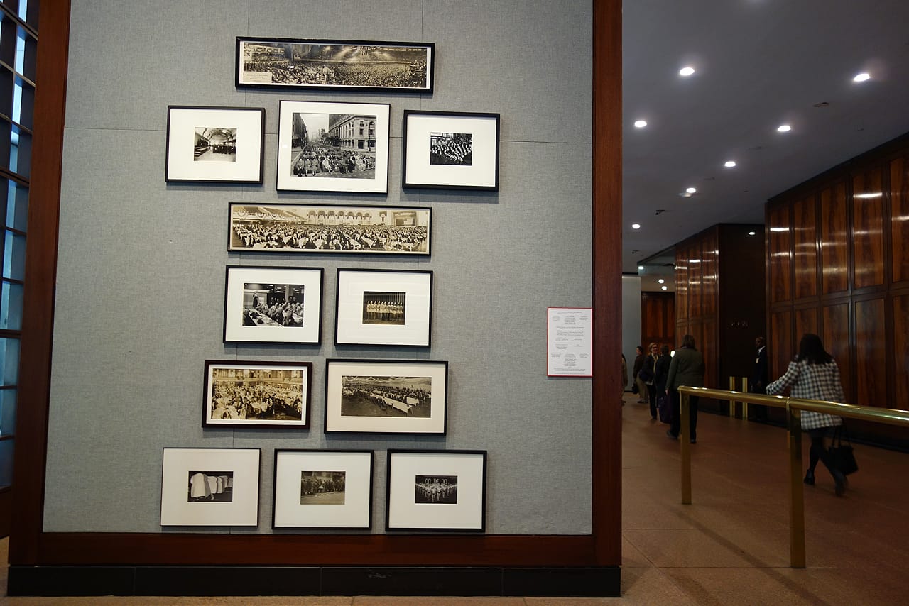 Installation view of 'unt’s Three Ring Circus: American Groups Before 1950' (photo by the author for Hyperallergic)