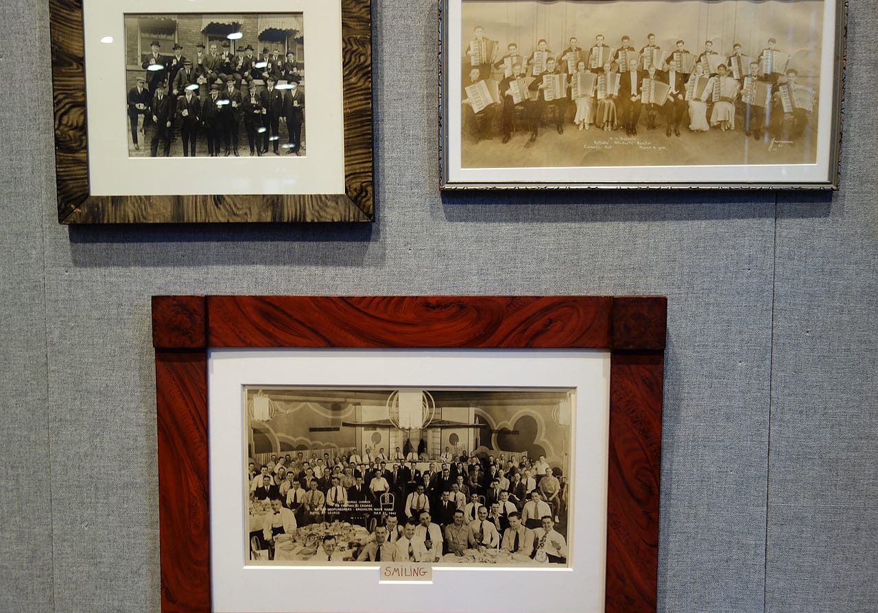 Installation view of 'unt’s Three Ring Circus: American Groups Before 1950' (photo by the author for Hyperallergic)