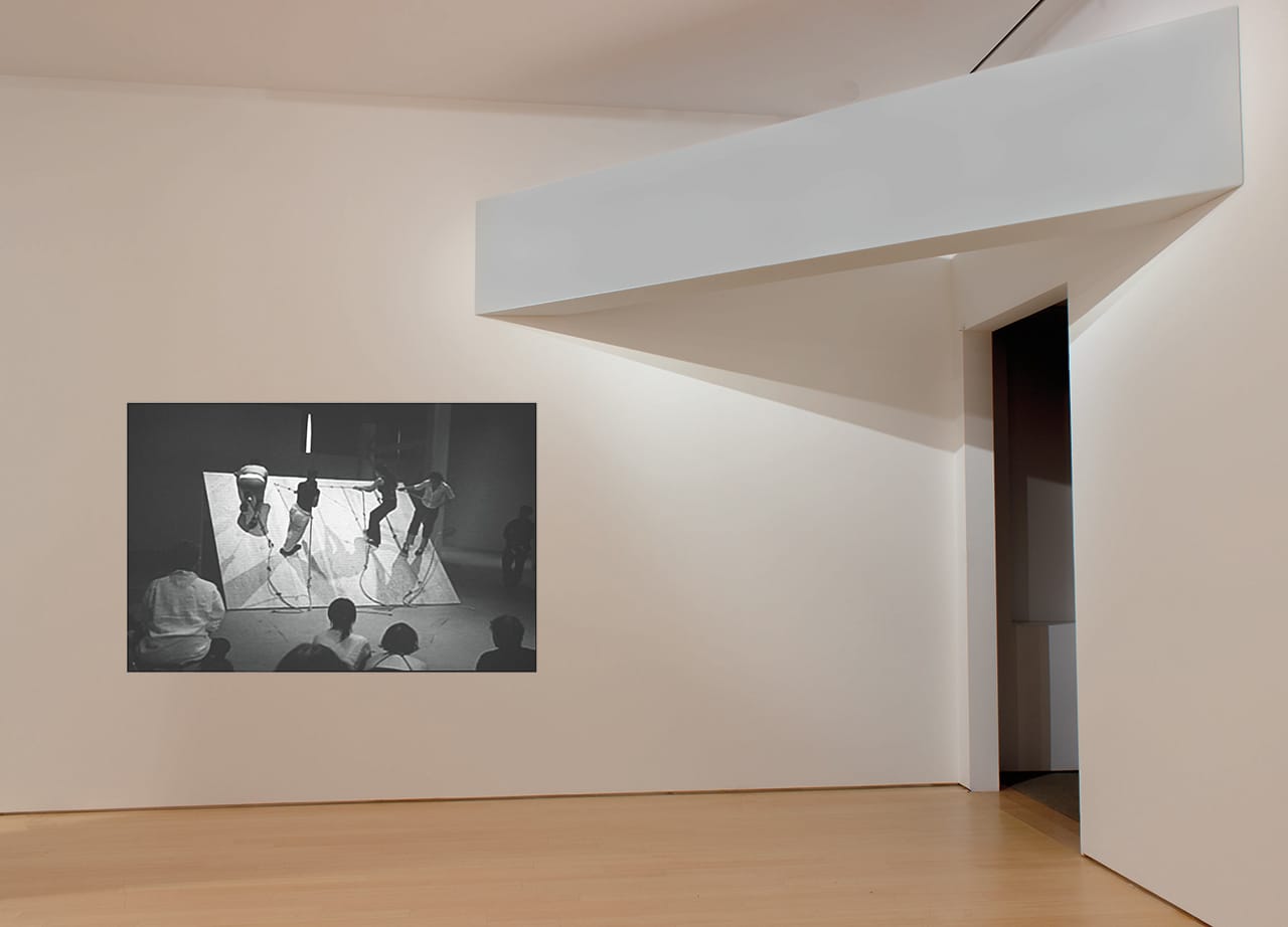 Simone Forti's 'Slant Board' (1961) and Robert Morris's "Corner Beam" (1964) 