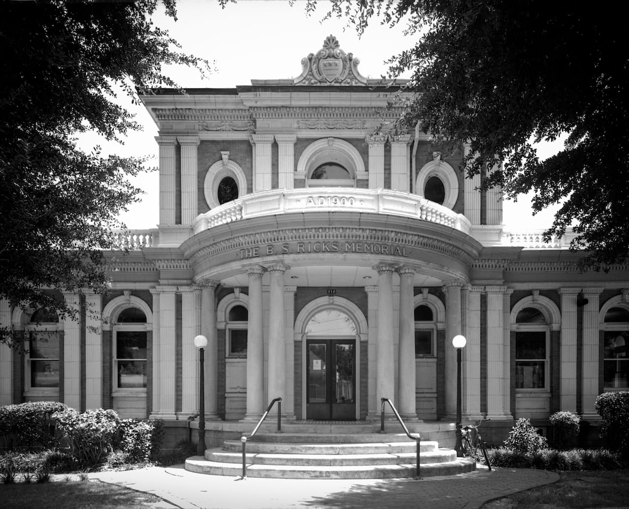 B.S. Ricks Memorial Library, Yazoo City, Mississippi (2011), which was founded in 1838 (photo by Robert Dawson)