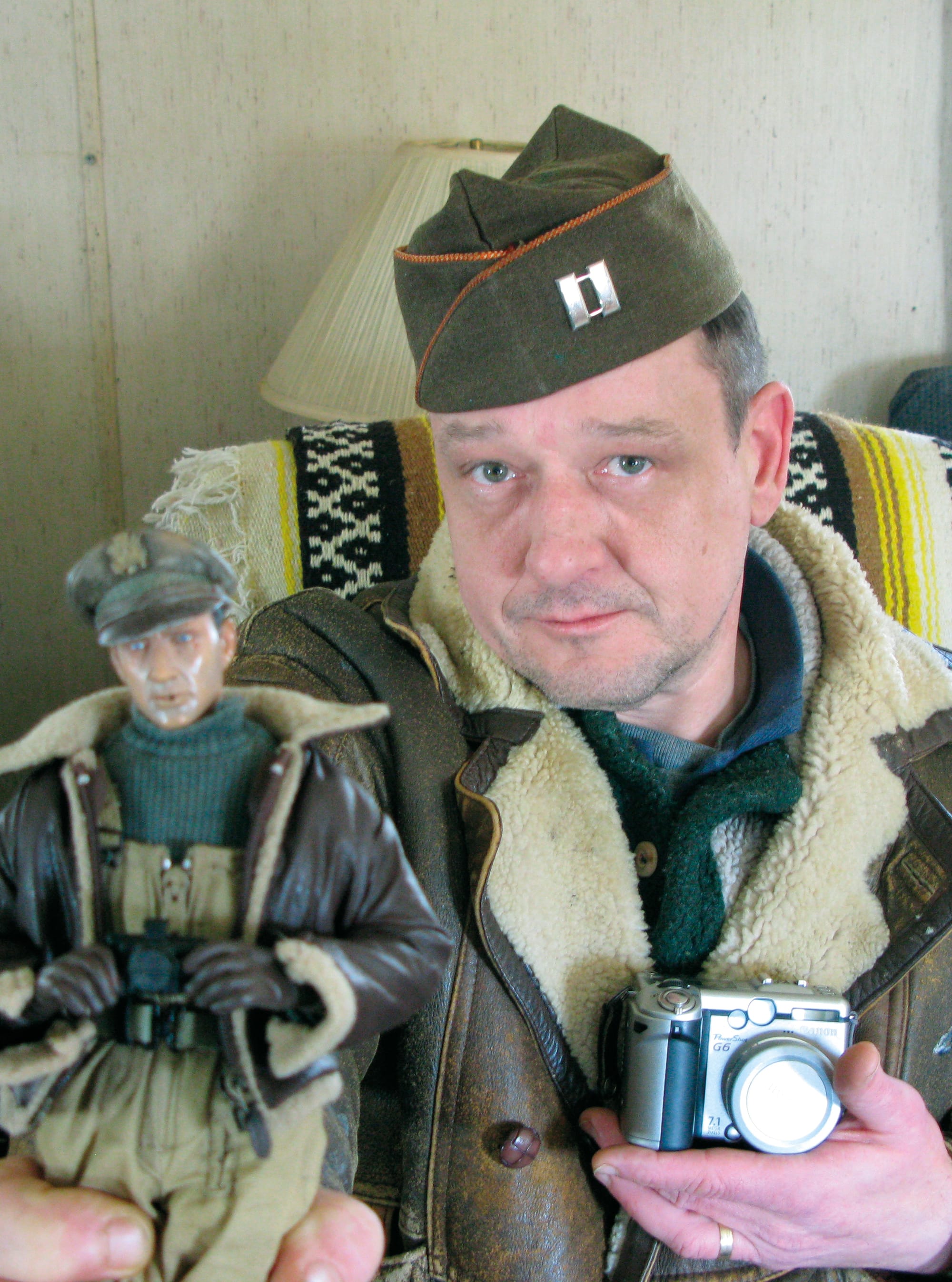 MarkandHogie08_Marwencol_ch8_001_Alt2_p114