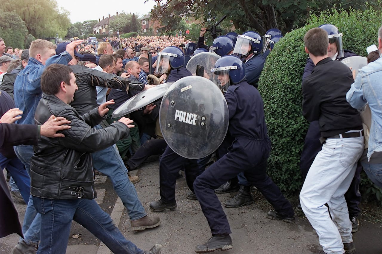 Jeremy Deller, "The Battle of Orgreave (An Injury to One is an Injury to All)" (2001) (photo by Martin Jenkinson, courtesy the artist)