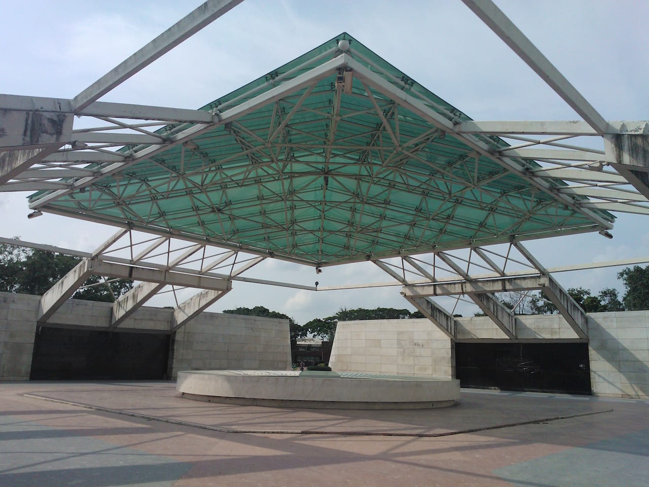 The Ziaur Rahman mausoleum alongside Bangladesh's parliament building (photo by Nahid Sultan, via Wikimedia Commons)
