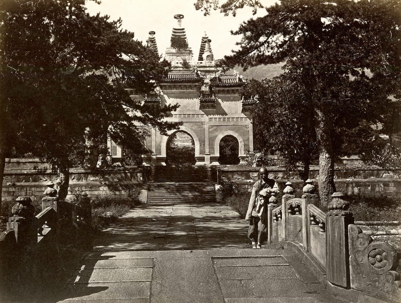 Pe-Yun-Tze. "Azure Cloud" Temple.