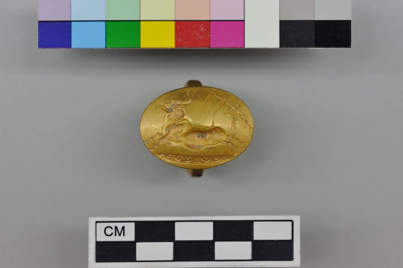 A gold ring found in the tomb at Pylos featuring Minoan Toreador imagery