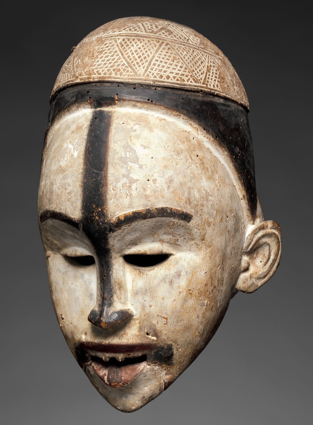 Mask, Kongo peoples, Yombe group, Democratic Republic of the Congo, Republic of the Congo, or Cabinda, Angola (photo Courtesy of the Metropolitan Museum of Art)