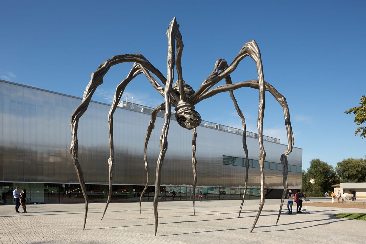 Louis Bourgeois's Maman (1999) in front of the Garage Museum (photo by Egor Slizyak, courtesy Garage)