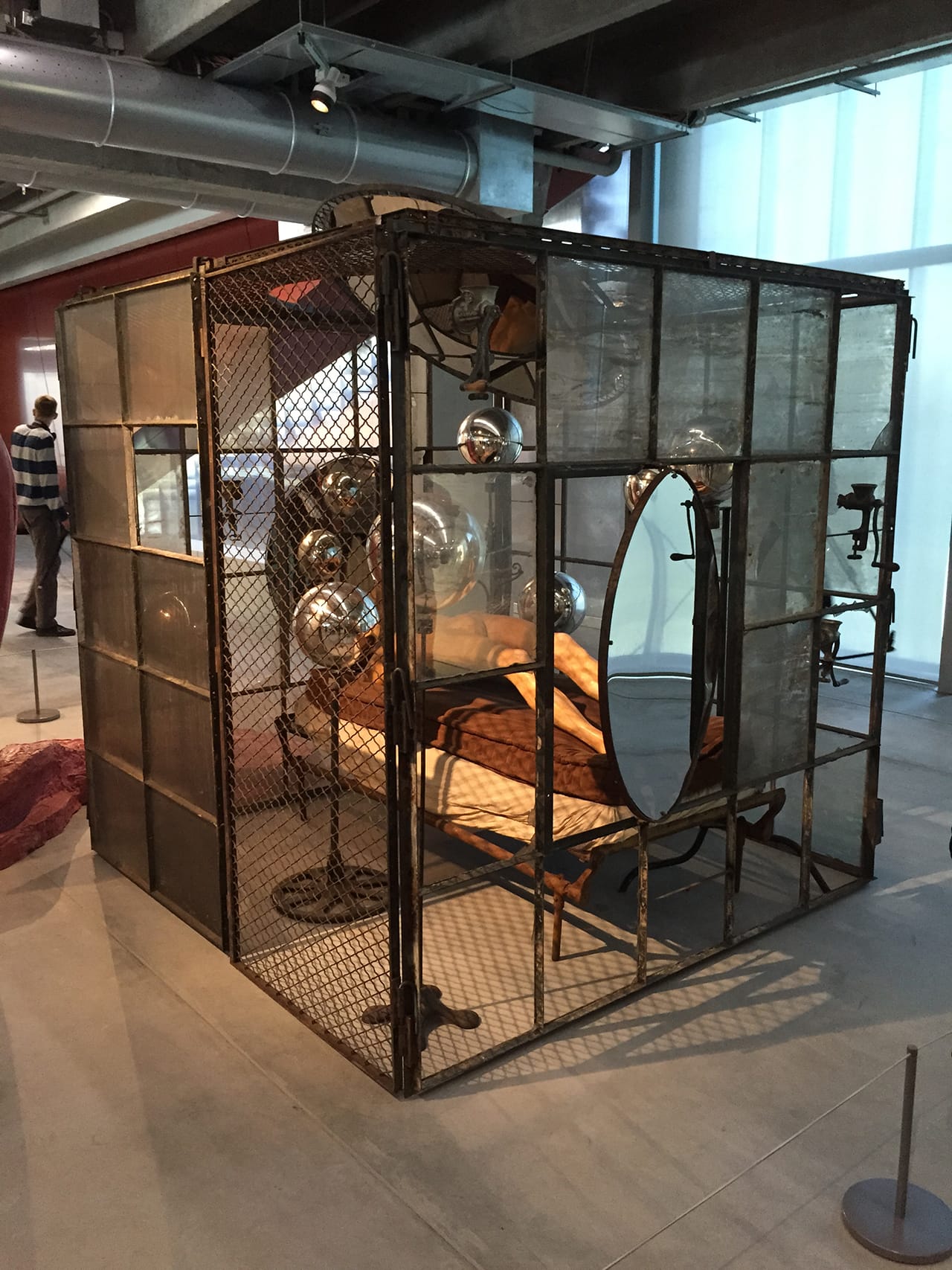 Detail of Louise Bourgeois's "In and Out" (1995) (photo by the author for Hyperallergic)