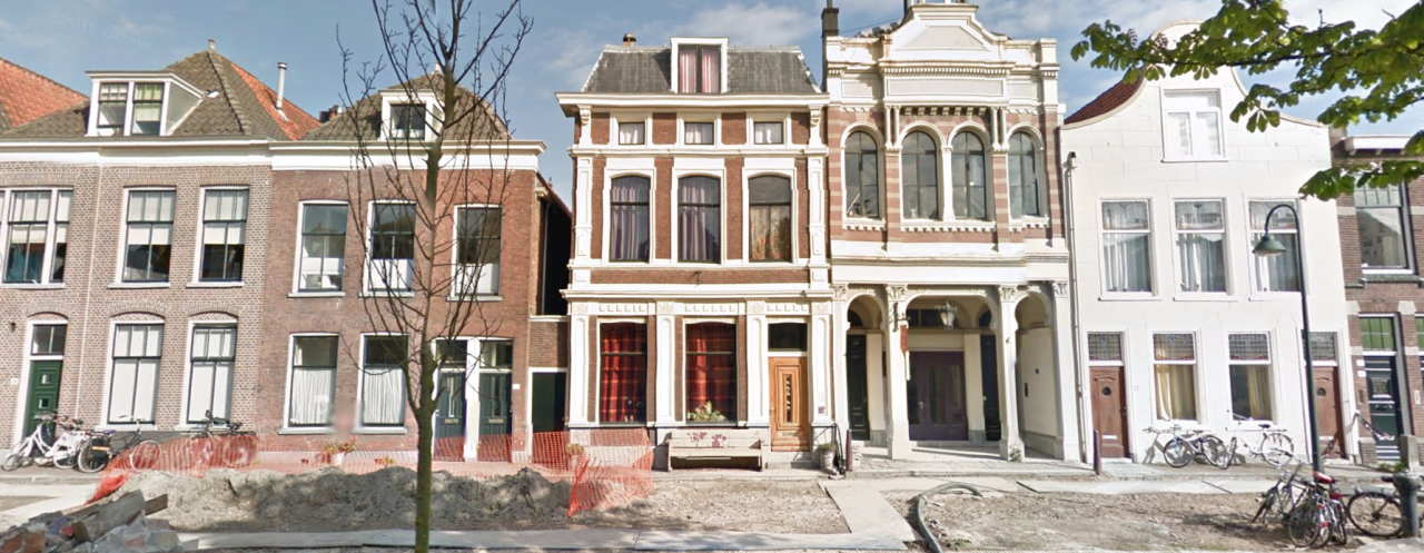 View of nos. 40 and 42 from across the canal (screenshot via Google Maps)